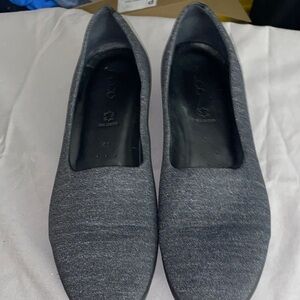 ECCO Women's SIZE 10(EU41)Gray Slip-On Shoes. LEATHER AND SOFT COMFORT MATERIAL